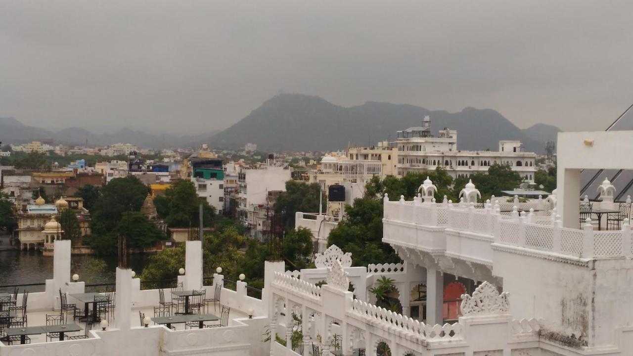 Hotel Ishwar Palace Udaipur Exterior photo