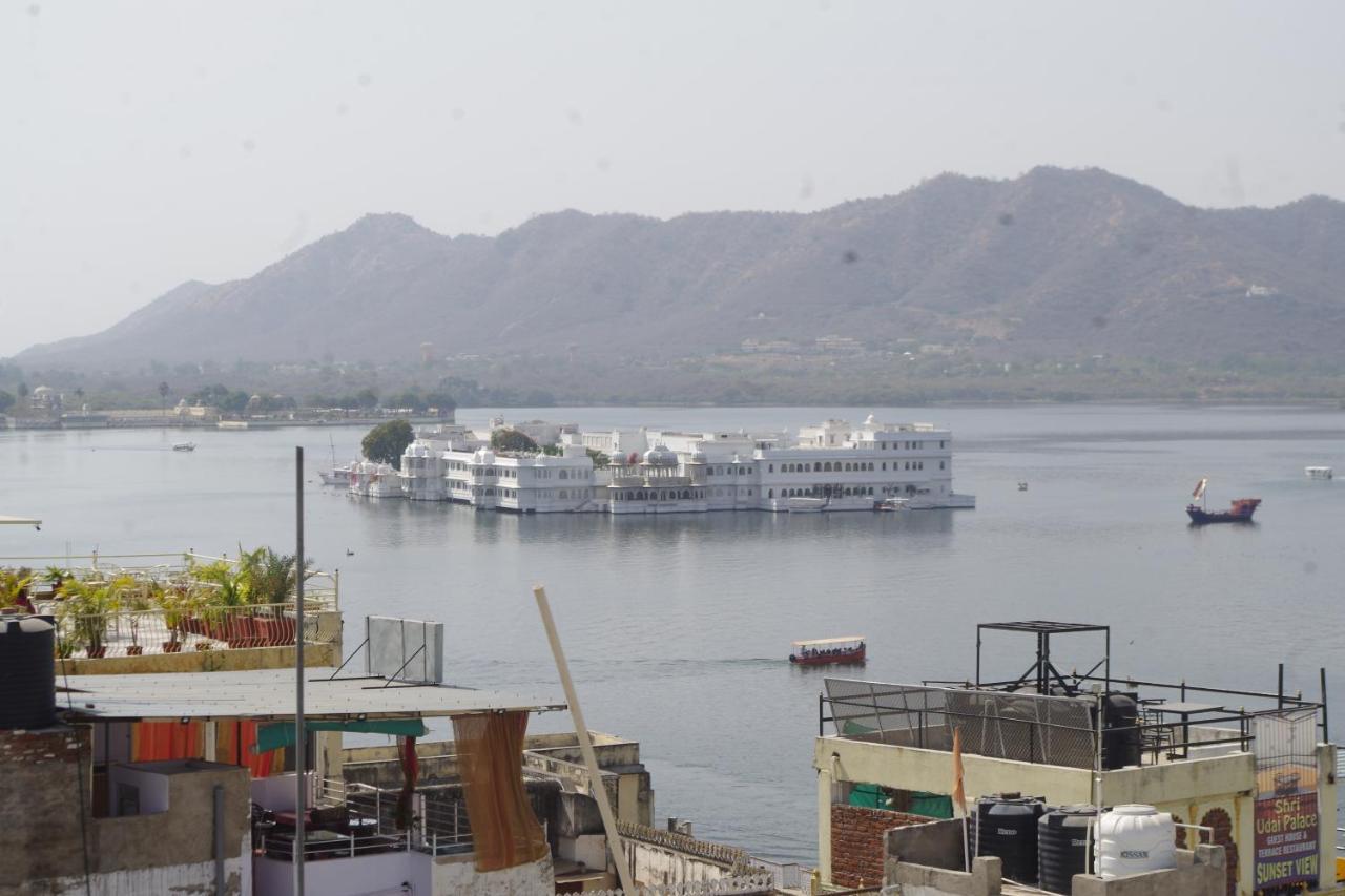 Hotel Ishwar Palace Udaipur Exterior photo