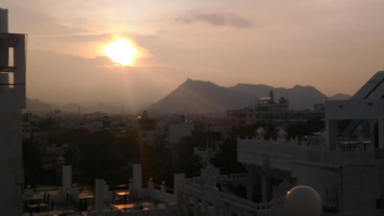 Hotel Ishwar Palace Udaipur Exterior photo