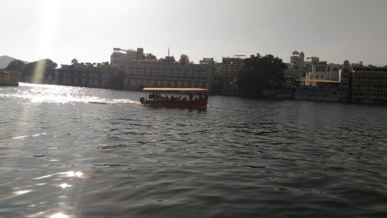 Hotel Ishwar Palace Udaipur Exterior photo