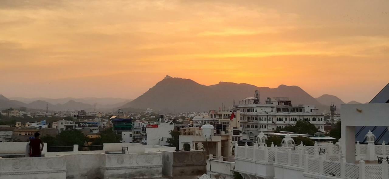 Hotel Ishwar Palace Udaipur Exterior photo