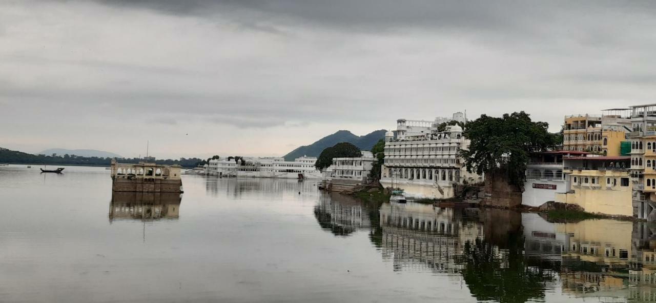 Hotel Ishwar Palace Udaipur Exterior photo