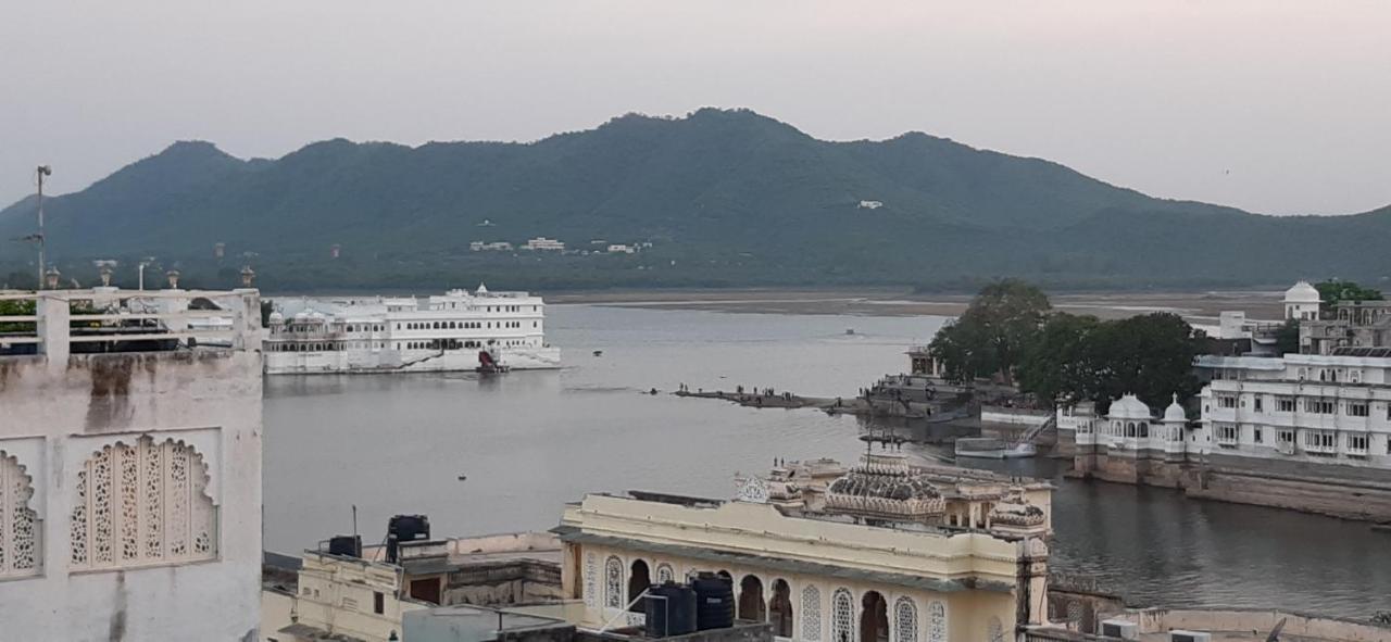 Hotel Ishwar Palace Udaipur Exterior photo