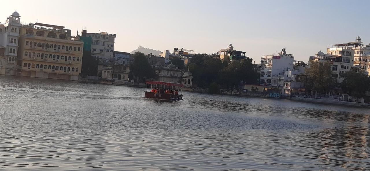 Hotel Ishwar Palace Udaipur Exterior photo